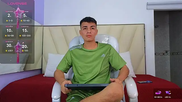 Hotboy21  online show from 9, 11, 2025