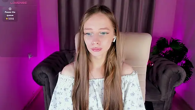 Snapshot of Amy_Waynee chatting on 7, 11, 2025 Amy Waynee online show from 7, 11, 2025