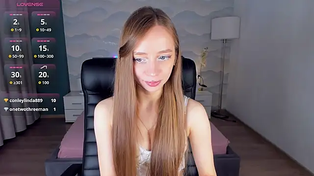 Snapshot of Amy_Waynee chatting on 8, 11, 2025 Amy Waynee online show from 8, 11, 2025