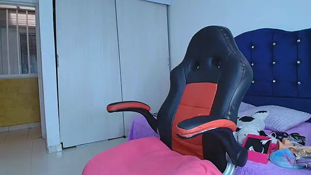 lovehotpink online show from 7, 10, 2025