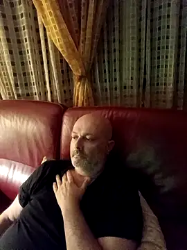Alexis Bull online show from 6, 5, 2026