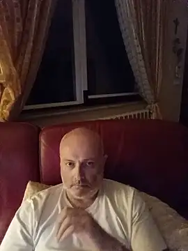 Alexis Bull online show from 11, 5, 2026