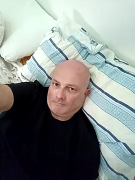 Alexis Bull online show from 27, 4, 2026