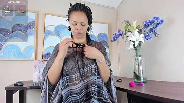 andrea xoe  online show from 18, 11, 2025