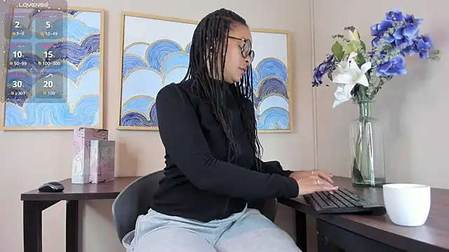 andrea xoe  online show from 9, 11, 2025