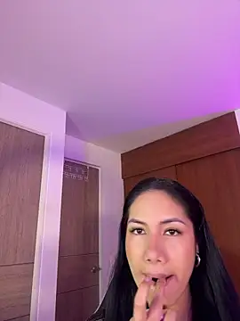 ArianaReynoldss online show from 20, 7, 2026