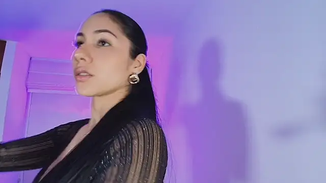 ArianaReynoldss online show from 13, 11, 2025