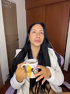 ArianaReynoldss online show from 7, 3, 2026