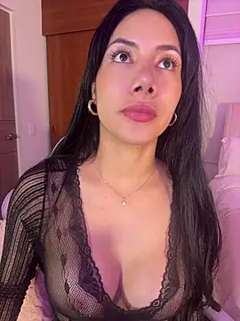 ArianaReynoldss online show from 9, 7, 2026