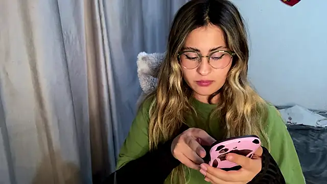 emma  bell  online show from 14, 11, 2025