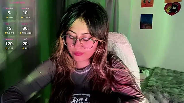 Snapshot of emma__bell_ chatting on 8, 9, 2025 emma bell online show from 8, 9, 2025