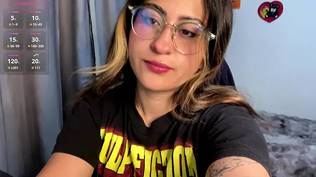 Snapshot of emma__bell_ chatting on 1, 10, 2025 emma bell online show from 1, 10, 2025
