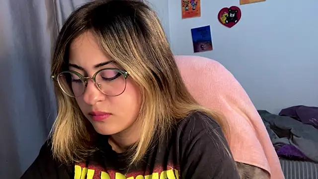 emma  bell  online show from 24, 10, 2025