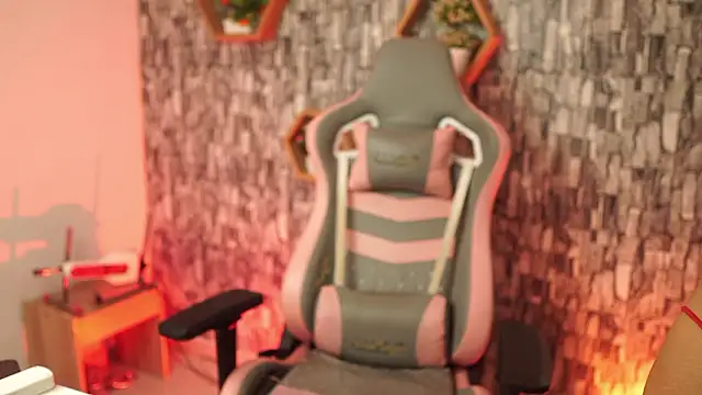 bonniie 98  online show from 27, 2, 2026