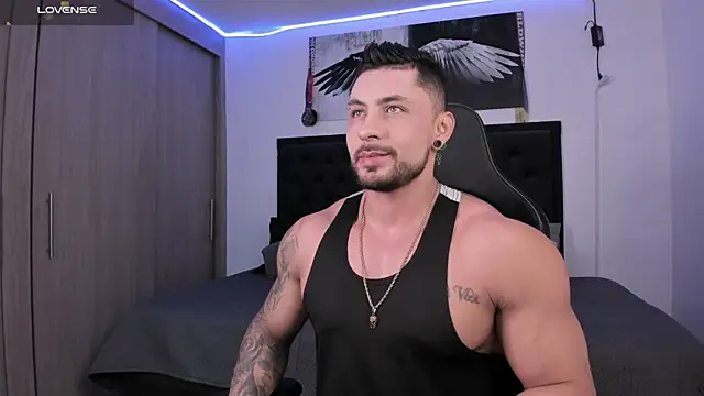 Snapshot of santi_aesthetic chatting on 4, 10, 2025 santi aesthetic online show from 4, 10, 2025