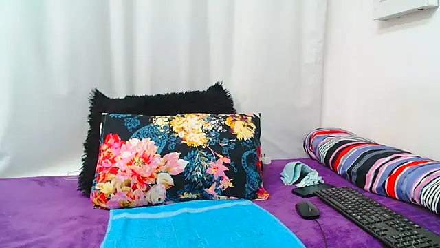 SMALLBOOBSXX online show from 7, 10, 2025