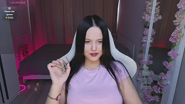 Betty  Davvis online show from 15, 10, 2025