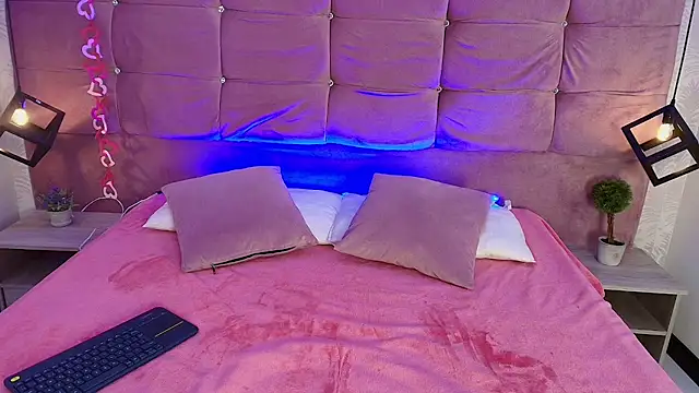 Jenna-Mitchell online show from 8, 10, 2025