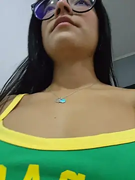 Snapshot of Pretty_roxxyy chatting on 29, 11, 2025 Pretty roxxyy online show from 29, 11, 2025