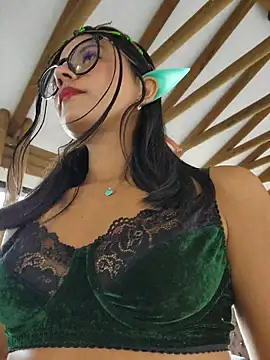 Snapshot of Pretty_roxxyy chatting on 8, 11, 2025 Pretty roxxyy online show from 8, 11, 2025