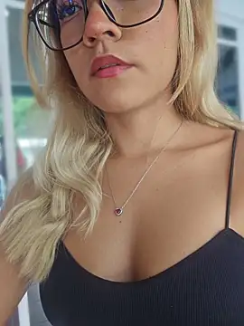 Pretty roxxyy online show from 24, 4, 2026