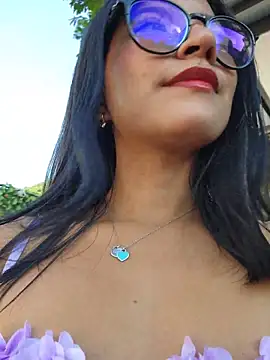 Snapshot of Pretty_roxxyy chatting on 7, 11, 2025 Pretty roxxyy online show from 7, 11, 2025