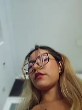 Pretty roxxyy online show from 21, 4, 2026