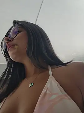 Snapshot of Pretty_roxxyy chatting on 25, 10, 2025 Pretty roxxyy online show from 25, 10, 2025