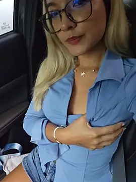 Pretty roxxyy online show from 7, 3, 2026