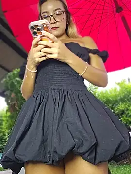 Pretty roxxyy online show from 3, 4, 2026