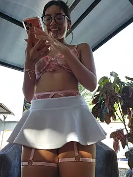 Snapshot of Pretty_roxxyy chatting on 21, 11, 2025 Pretty roxxyy online show from 21, 11, 2025