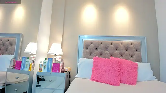 Snapshot of AlexaStorrm chatting on 28, 10, 2025 AlexaStorrm online show from 28, 10, 2025