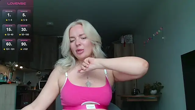 Snapshot of Eva___forever chatting on 10, 5, 2026 Eva forever online show from 10, 5, 2026