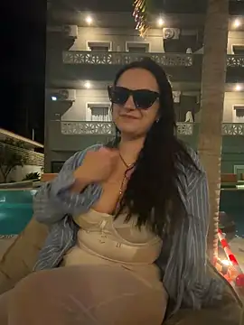Snapshot of MoonlitLust chatting on 8, 5, 2026 MoonlitLust online show from 8, 5, 2026