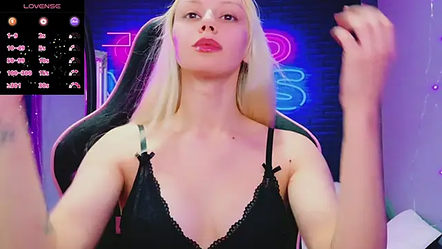 AlessiaCroft online show from 8, 3, 2026