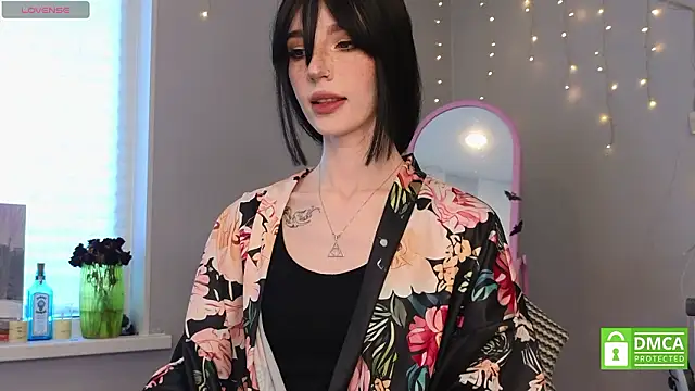 sweetuniporn online show from 13, 2, 2026