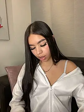 Cristina pinkk online show from 4, 11, 2025