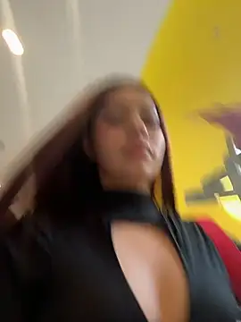 Cristina pinkk online show from 8, 4, 2026