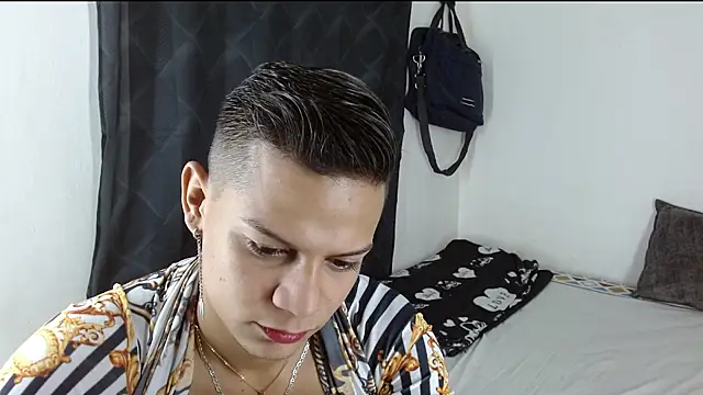 Snapshot of axce1_boy24 chatting on 8, 10, 2025 axce1 boy24 online show from 8, 10, 2025