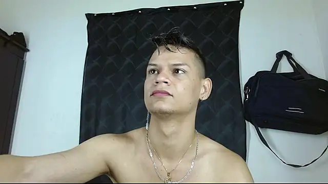 Snapshot of axce1_boy24 chatting on 17, 10, 2025 axce1 boy24 online show from 17, 10, 2025