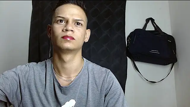 Snapshot of axce1_boy24 chatting on 15, 10, 2025 axce1 boy24 online show from 15, 10, 2025