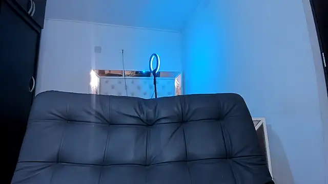 Bella  hamilton online show from 17, 12, 2025