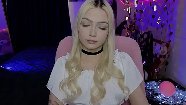 Snapshot of LinaLirian chatting on 18, 5, 2026 LinaLirian online show from 18, 5, 2026