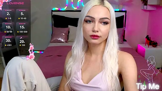 LinaLirian online show from 3, 10, 2025
