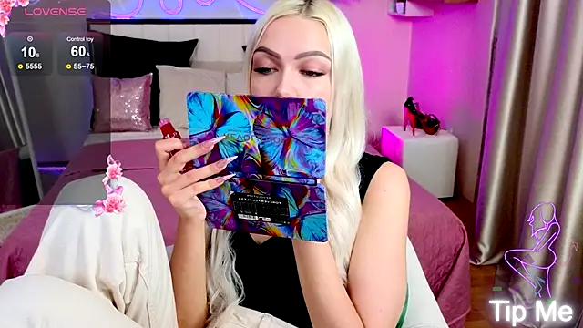 Snapshot of LinaLirian chatting on 8, 10, 2025 LinaLirian online show from 8, 10, 2025