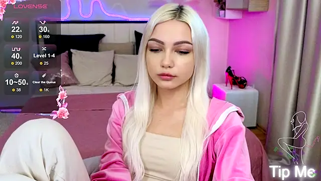 Snapshot of LinaLirian chatting on 15, 10, 2025 LinaLirian online show from 15, 10, 2025