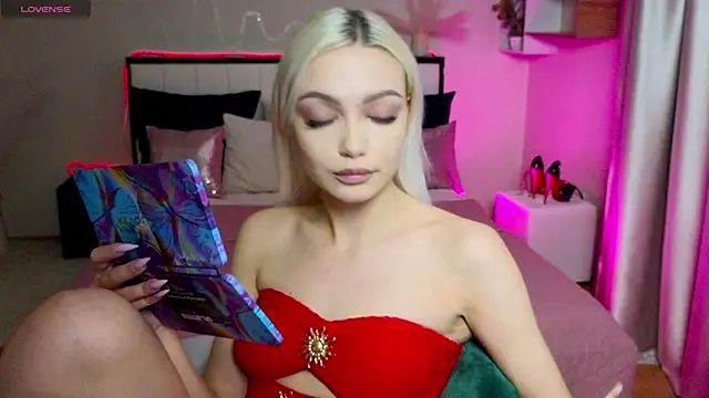 Snapshot of LinaLirian chatting on 24, 10, 2025 LinaLirian online show from 24, 10, 2025