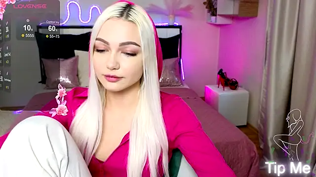 Snapshot of LinaLirian chatting on 17, 10, 2025 LinaLirian online show from 17, 10, 2025