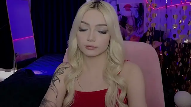 Snapshot of LinaLirian chatting on 4, 5, 2026 LinaLirian online show from 4, 5, 2026