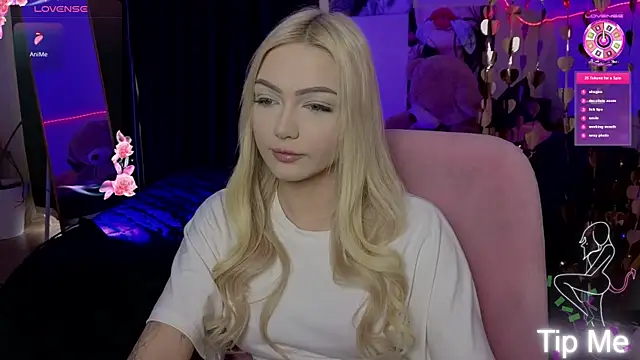 Snapshot of LinaLirian chatting on 4, 6, 2026 LinaLirian online show from 4, 6, 2026